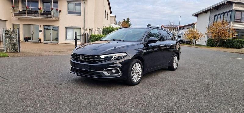 Schwarz Gebraucht 2021 Fiat Tipo Life Kombi | 9.877 € (Superpreis) - Bild 1/4