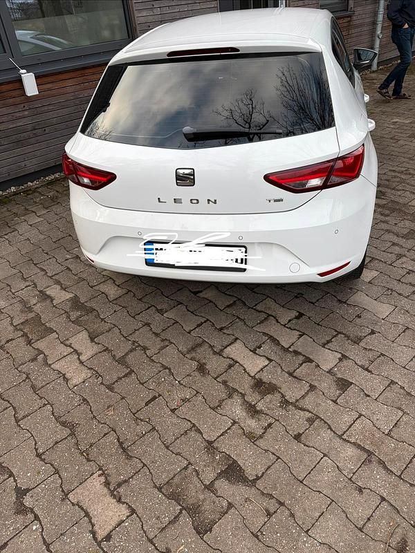 Gebraucht Seat Leon Style 125 PS (91 kW) 2014 Weiß Limousine