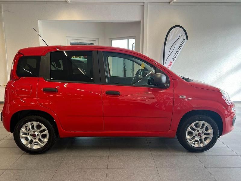 Gebraucht Fiat Panda More 69 PS (50 kW) 2017 Rot Kleinwagen
