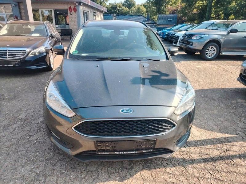 Gebraucht Ford Focus Business Edition 125 PS (91 kW) 2015 Grau Kombi