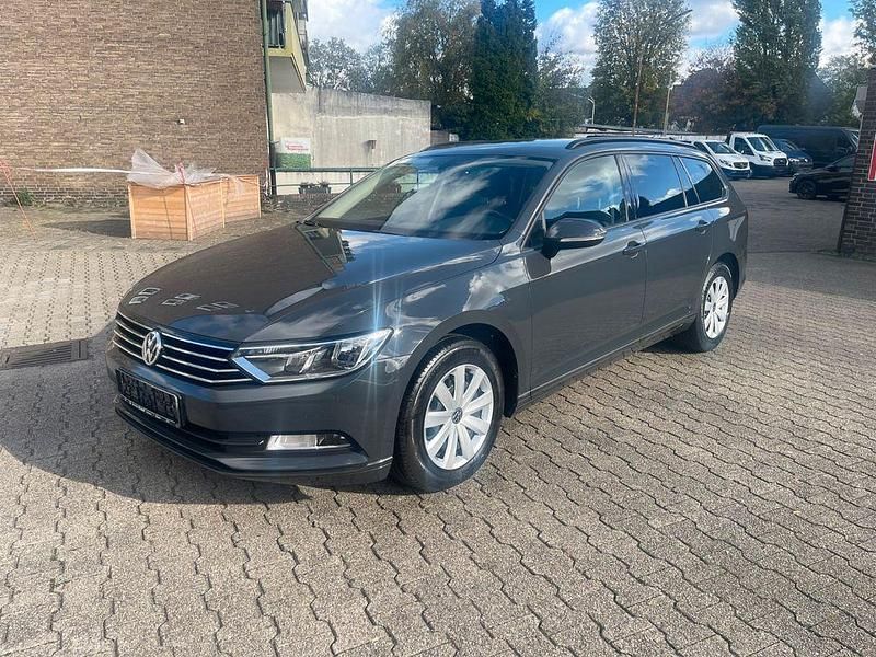 Grau Gebraucht 2019 VW Passat Kombi | 12.990 € (Guter Preis) - Bild 1/4