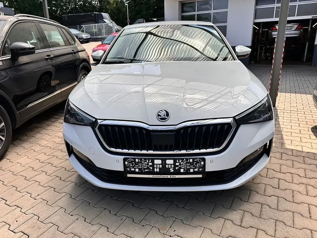 Gebraucht Skoda Scala Drive 116 PS (85 kW) 2021 Weiß Kleinwagen