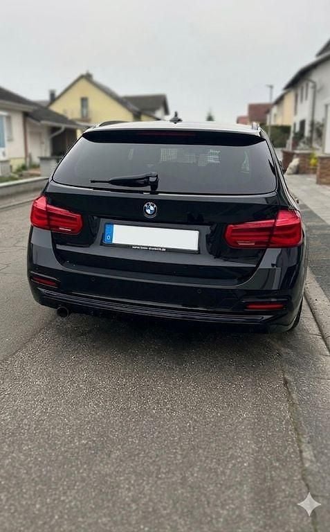 Gebraucht BMW 318 Sport Line 150 PS (110 kW) 2018 Schwarz Kombi