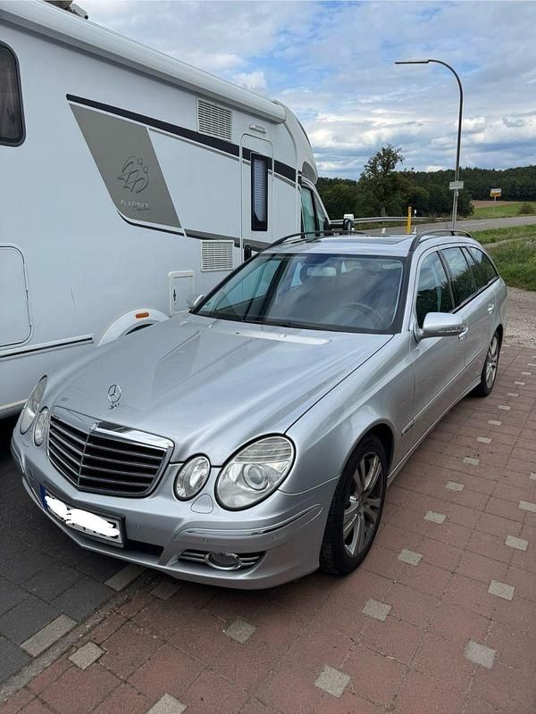 Grau Gebraucht 2007 Mercedes 220 Kombi | 6.200 € (Fairer Preis) - Bild 1/4