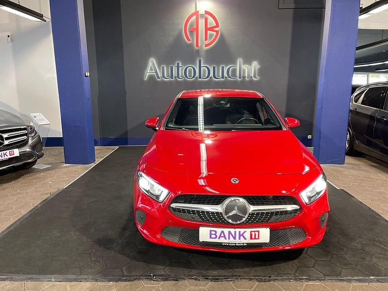 Gebraucht Mercedes A200 Progressive 163 PS (119 kW) 2019 Rot Kleinwagen