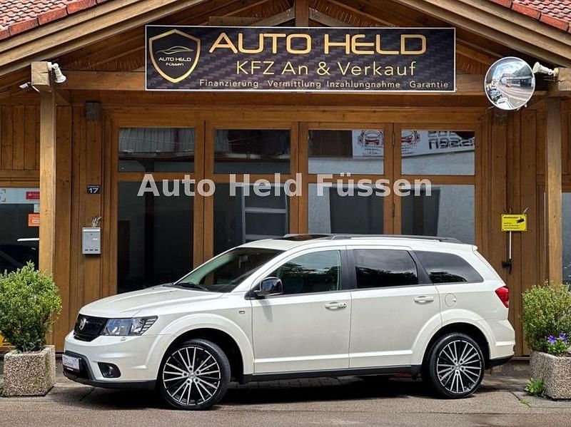 Weiß Gebraucht 2015 Fiat Freemont Black Code SUV | 13.490 € (Fairer Preis) - Bild 1/4