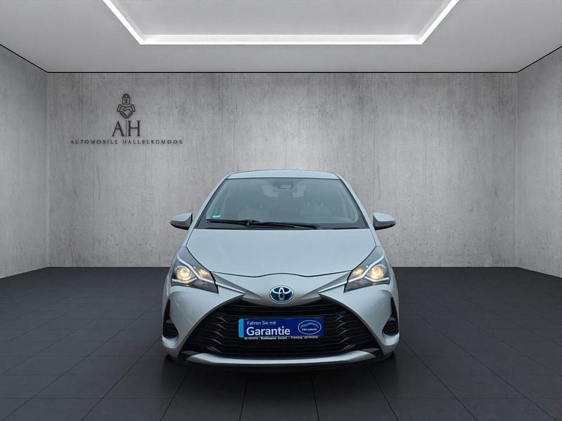 Gebraucht Toyota Yaris Hybrid Business Edition 75 PS (55 kW) 2019 Silber Kleinwagen