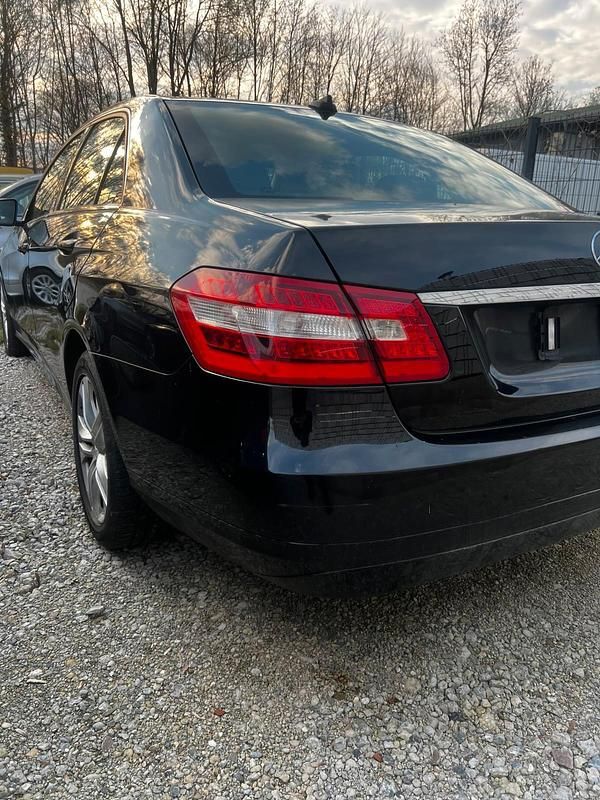 Gebraucht Mercedes E200 136 PS (100 kW) 2011 Limousine