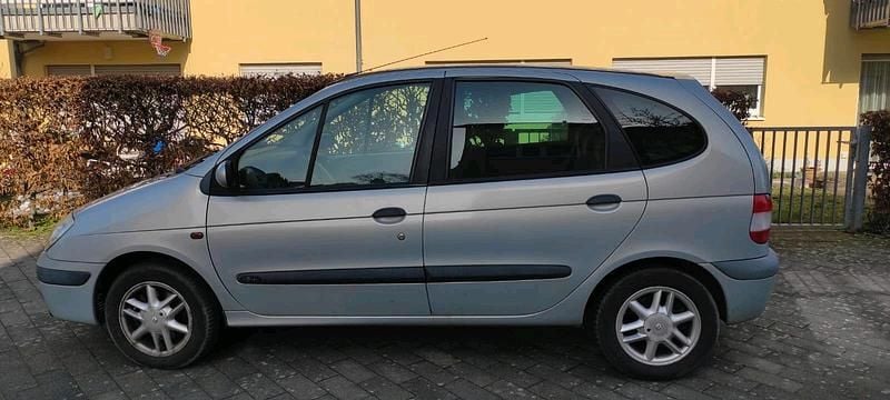 Gebraucht Renault Scénic 107 PS (78 kW) 2002 Silber Van / Kleinbus