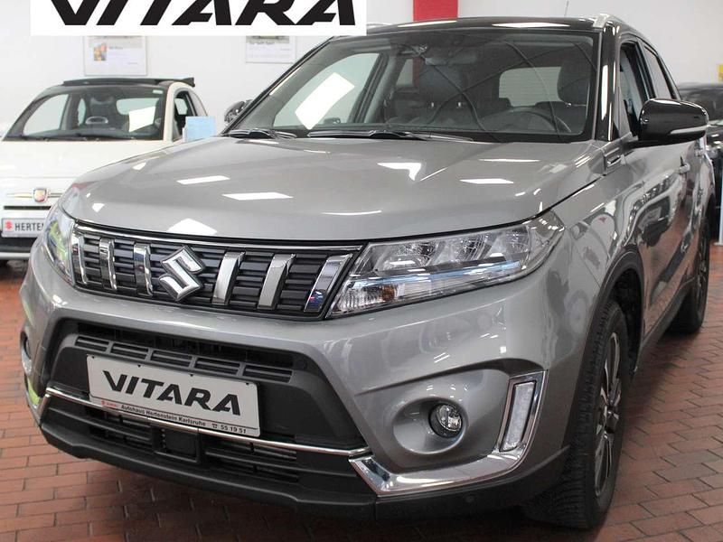 Galactic gray/cosmic black Gebraucht 2022 Suzuki Vitara Comfort+ SUV | 22.850 € (Etwas zu teuer) - Bild 1/4