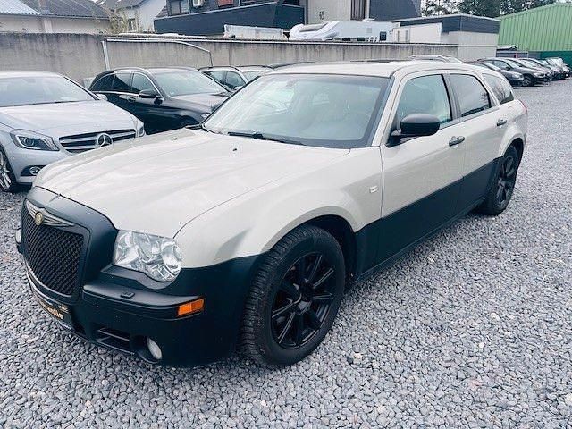 Grau Gebraucht 2008 Chrysler 300C Touring Kombi | 7.990 € (Etwas zu teuer) - Bild 1/4