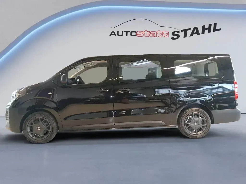 Neu Opel Vivaro-e Combi 177 PS (130 kW) 2025 Karbonschwarz Van / Kleinbus