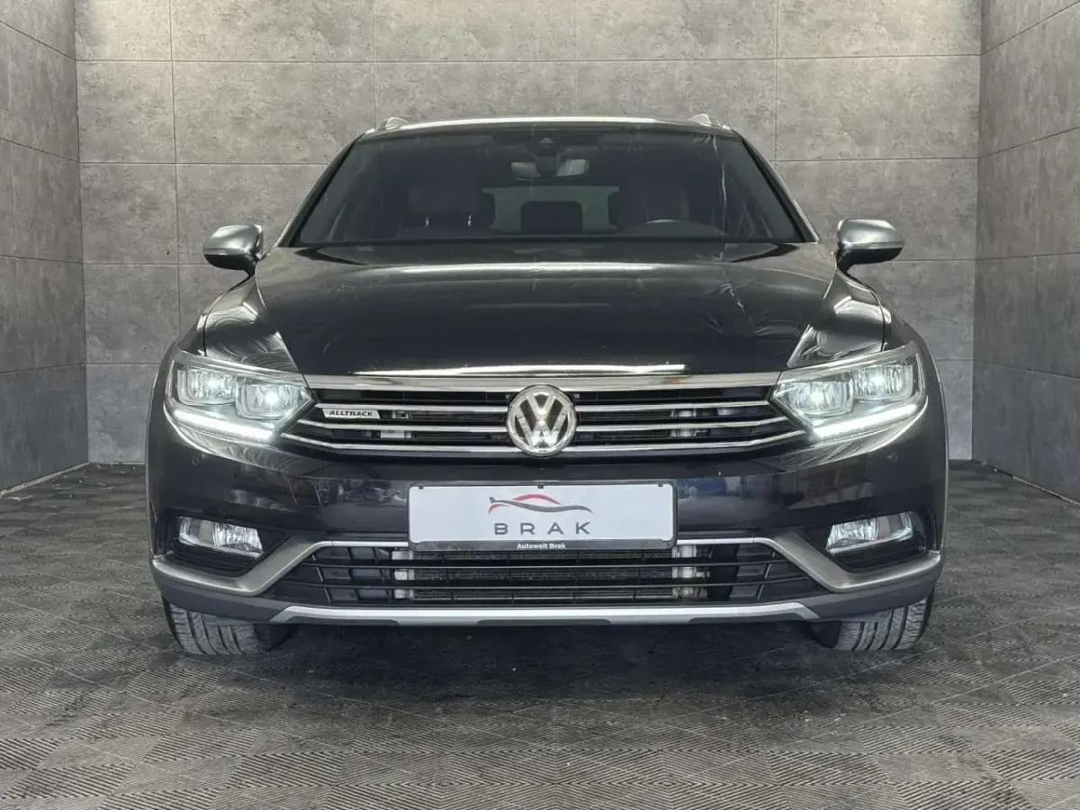 Gebraucht VW Passat Alltrack 220 PS (161 kW) 2018 Deep black perleffekt Kombi