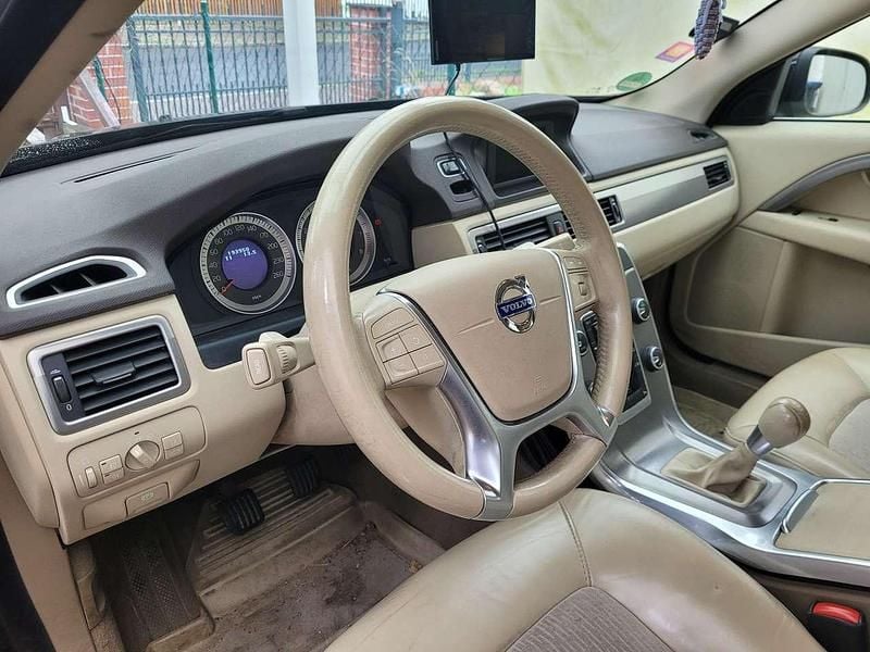 Schwarz Gebraucht 2012 Volvo V70 R-Design Kombi | 9.850 € - Bild 1/4