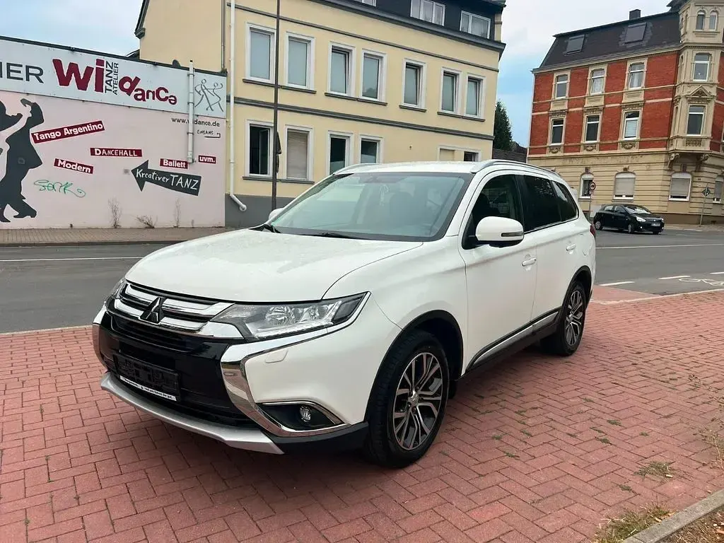 Gebraucht Mitsubishi Outlander Edition 150 PS (110 kW) 2017 Weiß SUV