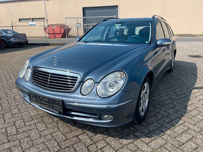 Second-hand Mercedes E220 150 CP (110 kW) 2005 Albastru Break