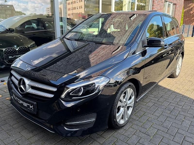 Schwarz Gebraucht 2019 Mercedes B220 Style Van / Kleinbus | 22.490 € (Fairer Preis) - Bild 1/4