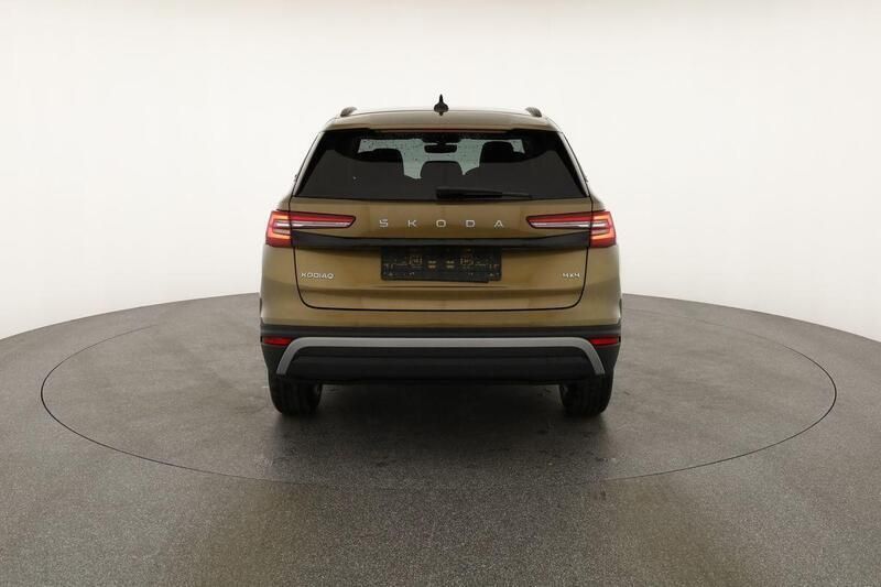 Gold bronze metallic Neu 2025 Skoda Kodiaq Selection SUV | 47.475 € (Superpreis) - Bild 1/2