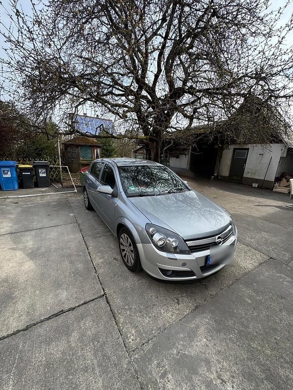 Gebraucht Opel Astra 105 PS (77 kW) 2006 Silber Limousine