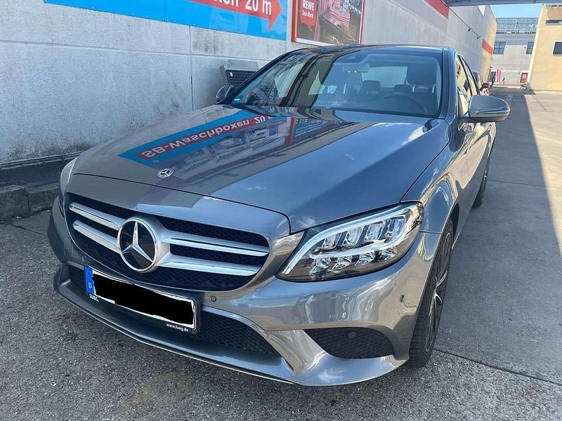 Grau Gebraucht 2019 Mercedes C200 Limousine | 24.590 € (Fairer Preis) - Bild 1/4