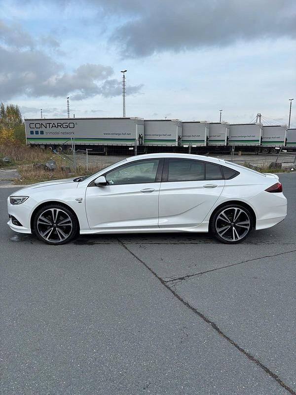 Weiß Gebraucht 2019 Opel Insignia OPC Limousine | 23.900 € - Bild 1/4