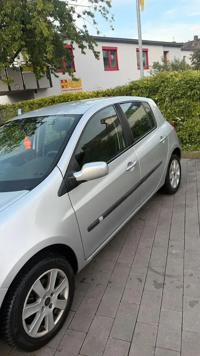 Gebraucht Renault Clio 112 PS (82 kW) 2008 Silber Kleinwagen