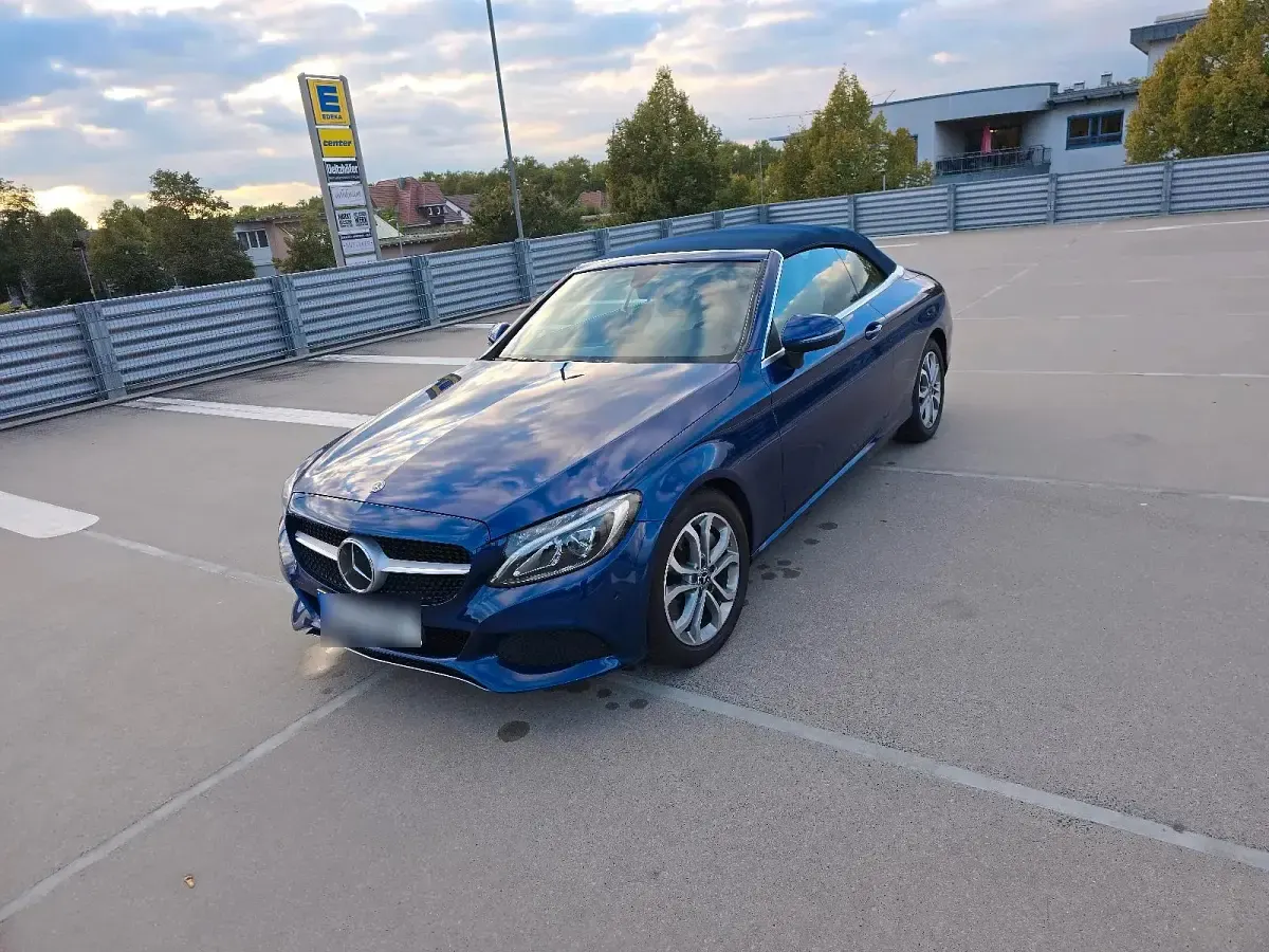 Gebraucht Mercedes C250 200 PS (147 kW) 2017 Blau Cabrio