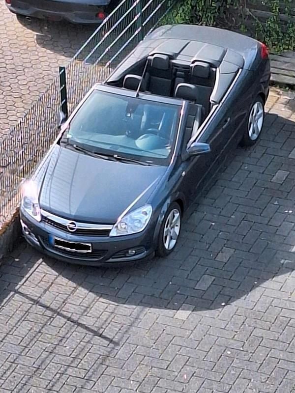 Second-hand Opel Astra 2024 Albastru Cabrio