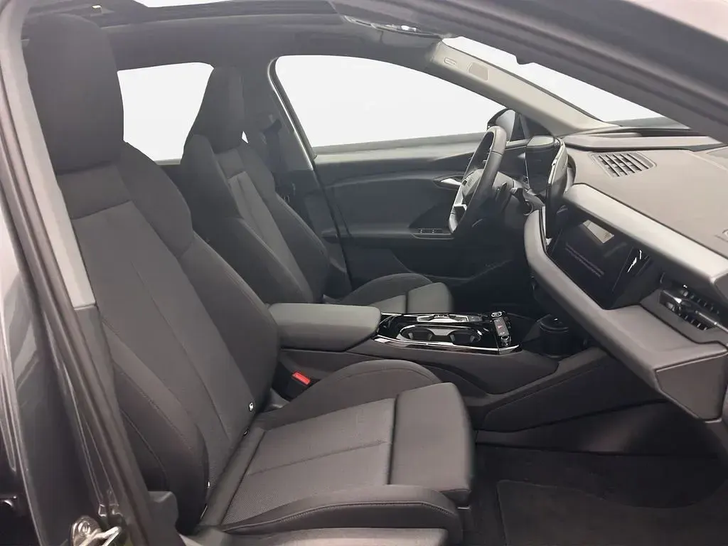 Gebraucht Audi Q6 e-tron Performance 225 kW (306 PS) 2025 Daytonagrau perleffekt SUV