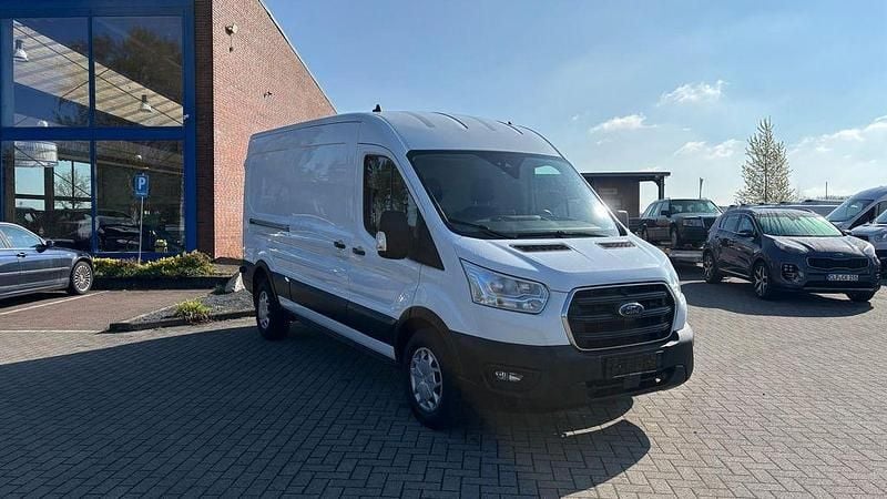 Gebraucht Ford Transit Trend 131 PS (96 kW) 2022 Weiß Van / Kleinbus