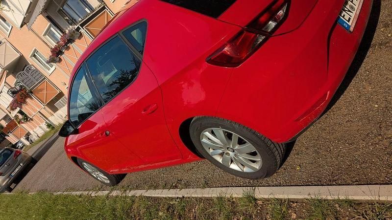 Rot Gebraucht 2016 Seat Leon Reference Limousine | 6.999 € (Superpreis) - Bild 1/4