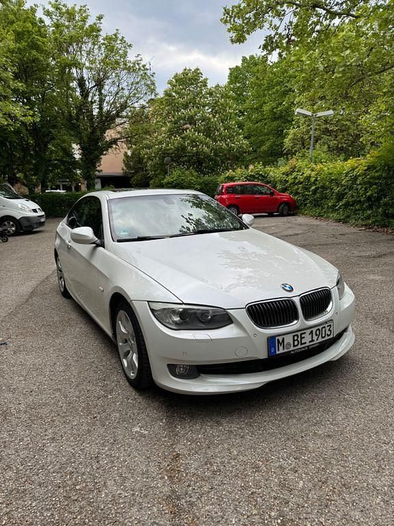 Gebraucht BMW 325 218 PS (160 kW) 2012 Weiß Coupé
