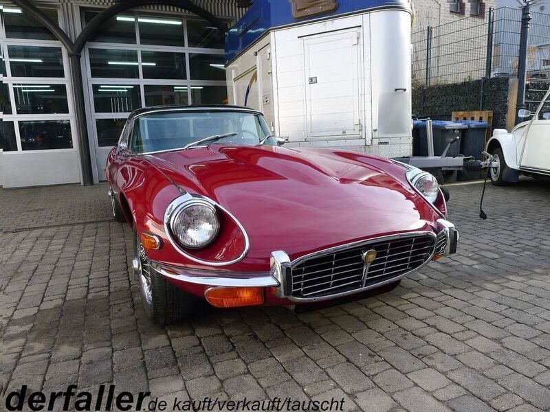 Rot Gebraucht 1971 Jaguar E-Type Cabrio | 49.999 € - Bild 1/4