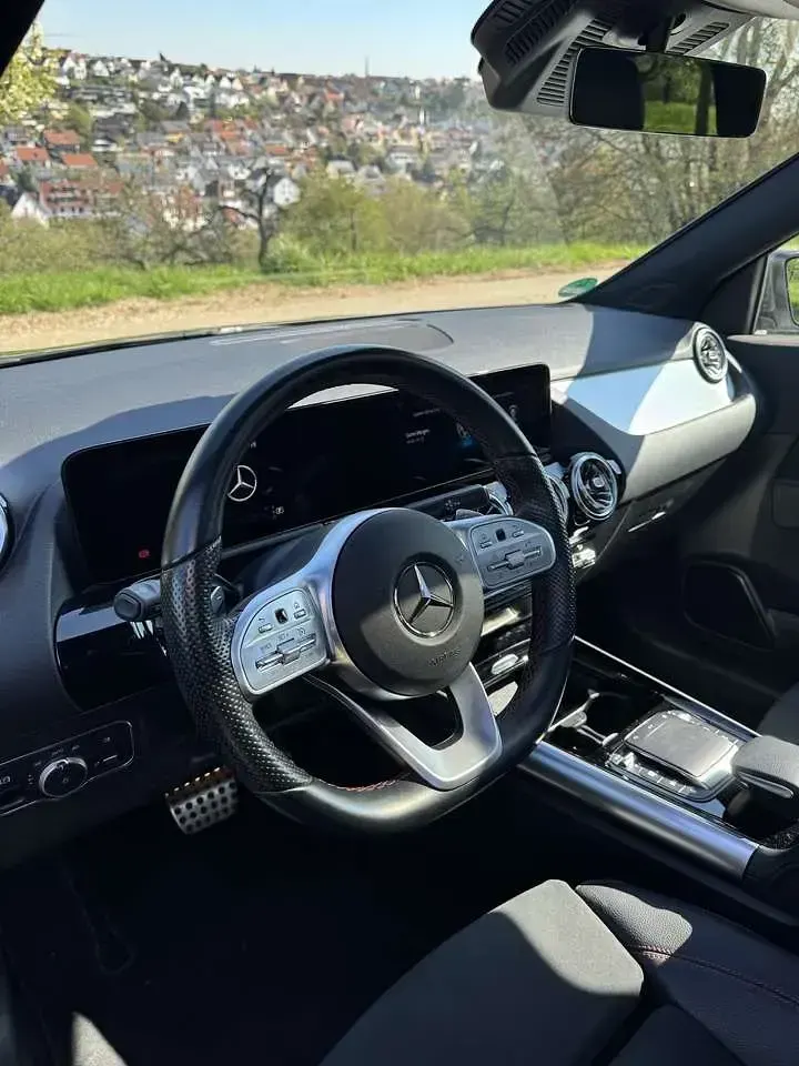 Gebraucht Mercedes GLA250 AMG line 224 PS (164 kW) 2021 Grau SUV
