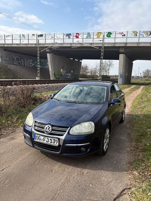 Gebraucht VW Jetta 105 PS (77 kW) 2008 Blau Limousine