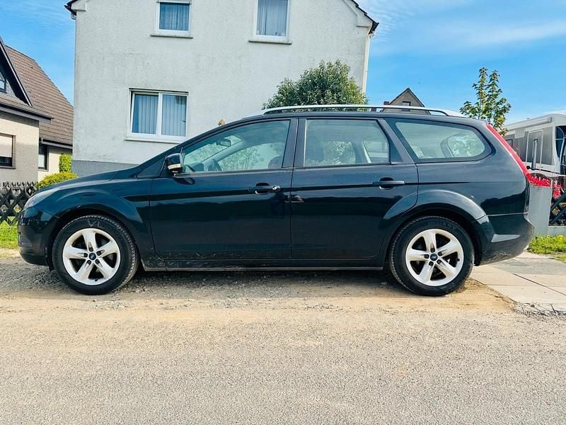 Usata Ford Focus 101 CV (74 kW) 2010 Nero Station wagon