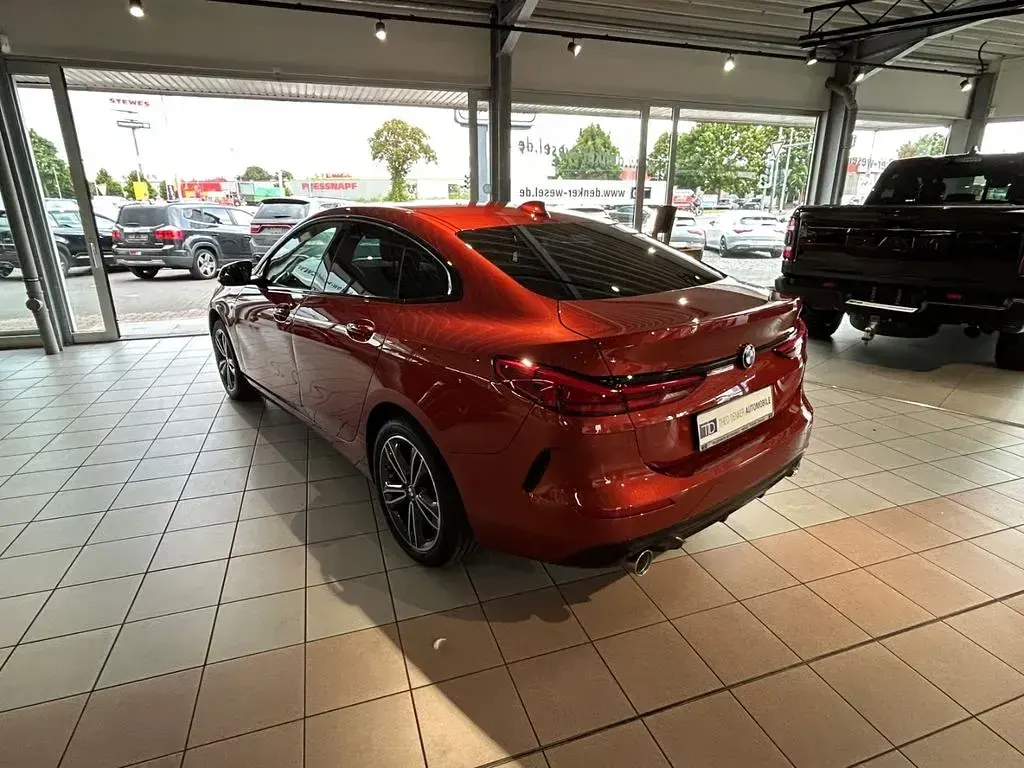 Gebraucht BMW 220 Sport Line 190 PS (139 kW) 2024 Sunset orange Coupé