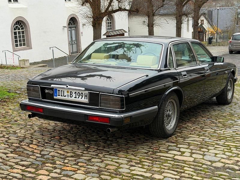Gebraucht Jaguar XJ40 222 PS (163 kW) 1990 Schwarz Limousine