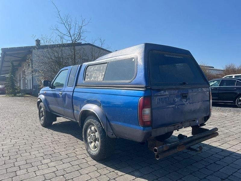 Usado Nissan Navara 103 HP (75 kW) 1999 Azul Pickup