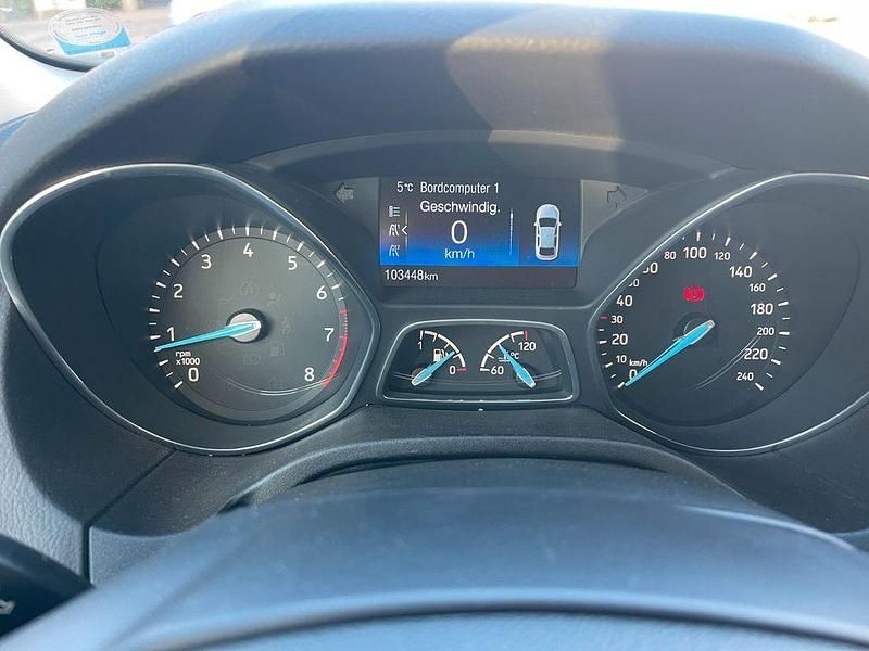 Gebraucht Ford Focus Cool & Connect 125 PS (91 kW) 2018 Grau Limousine