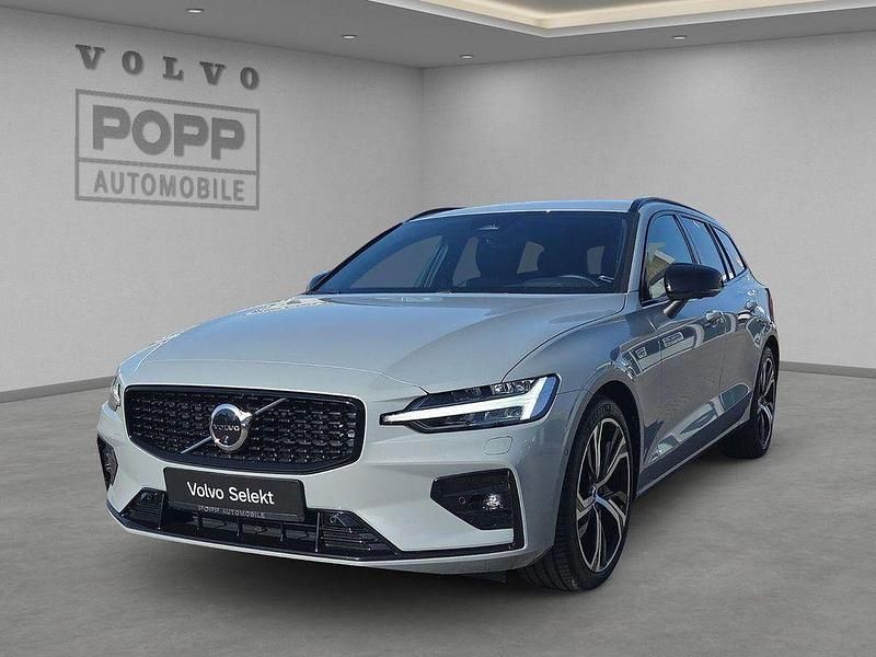 Gebraucht Volvo V60 Plus 197 PS (144 kW) 2024 Vapour grey / metallic Kombi