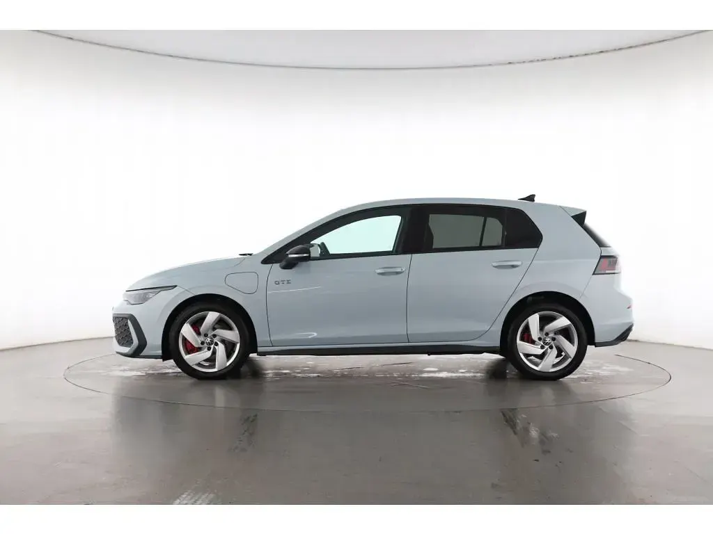 Gebraucht VW Golf VIII GTE 272 PS (200 kW) 2025 Crystal ice blue Limousine