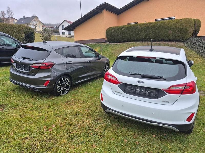 Gebraucht Ford Fiesta Active X 155 PS (114 kW) 2021 Weiß Limousine