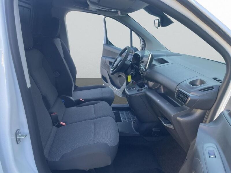 Używany Opel Combo-e Life Basis 100 kW (136 KM) 2025 Biały Minivan