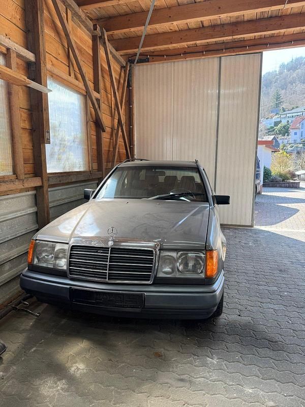 Gebraucht 1985 Mercedes E230 Kombi | 2.900 € - Bild 1/4