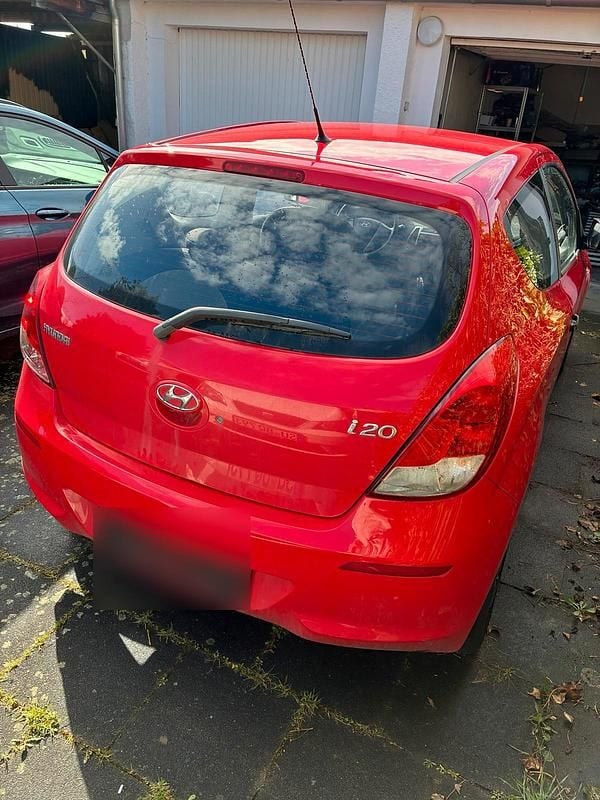 Gebraucht Hyundai i20 86 PS (63 kW) 2013 Rot Kleinwagen