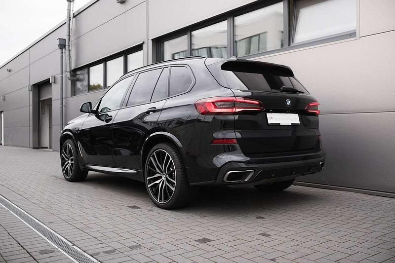 Gebraucht BMW X5 M 530 PS (389 kW) 2021 Black sapphire metallic SUV