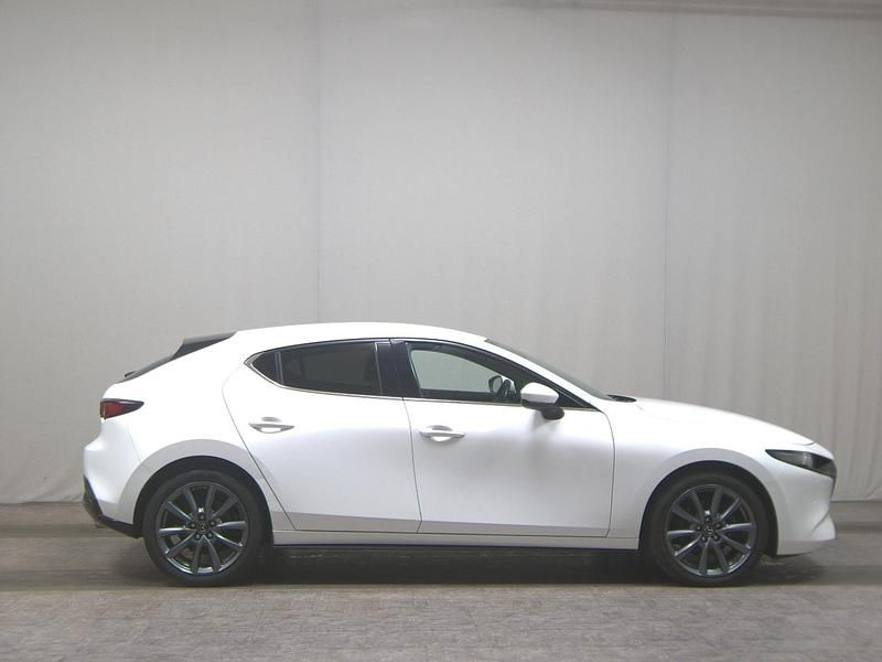 Gebraucht Mazda 3 Selection 122 PS (89 kW) 2022 Arctic white Limousine