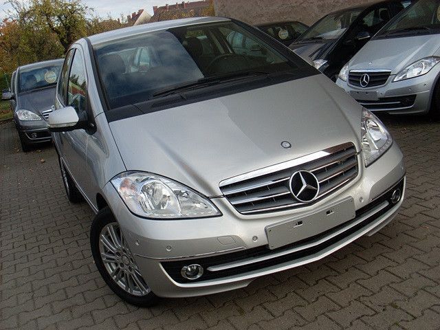 Gebraucht Mercedes A200 Elegance 136 PS (100 kW) 2011 Silber Kleinwagen