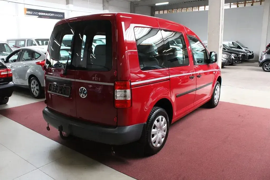 Używany VW Caddy 75 KM (55 kW) 2009 Czerwony Minivan